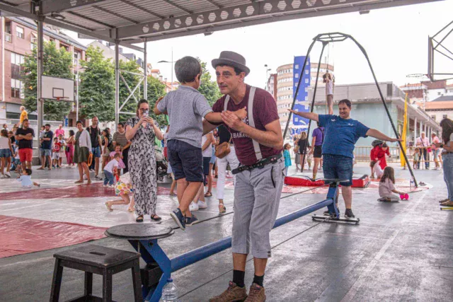 👶👧En La Patrona los niños y niñas son protagonistas y cada día hay actividades pensadas para la familia y especialmente para los peques: teatro de calle, títeres, cuentacuentos, juegos, circo, pasacalles... 

#FiestasVirgenGrande #LaPatrona #torrelavegaenfiestas #Torrelavega #Torrelaveganízate #indexweb @malabaracirco #teatrodecalle #títeres #circo #juegos