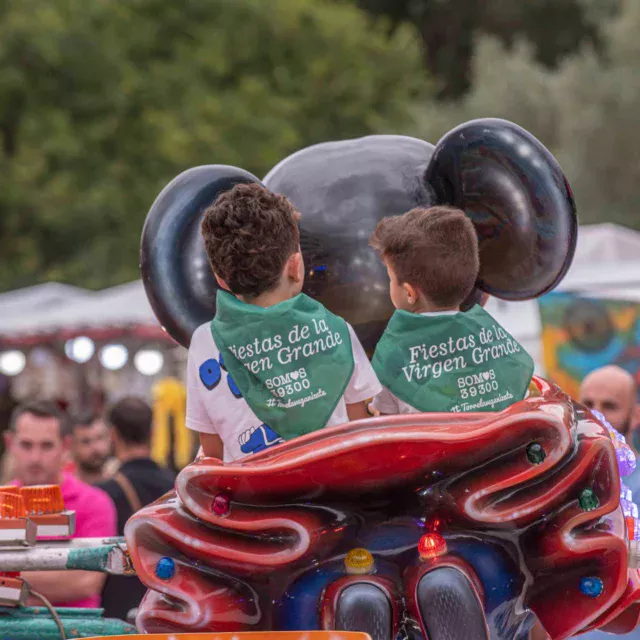 🎠No se puede pensar en unas fiestas sin su recinto ferial y las atracciones, de las que disfrutan sobre todo los más pequeños 

🎢El recinto ferial de las Fiestas de La Patrona está abierto hasta el lunes 19, que es el Día del Niño 

#recintoferial #atracciones #FiestasVirgenGrande #LaPatrona #torrelavegaenfiestas #Torrelavega #Torrelaveganízate #indexweb